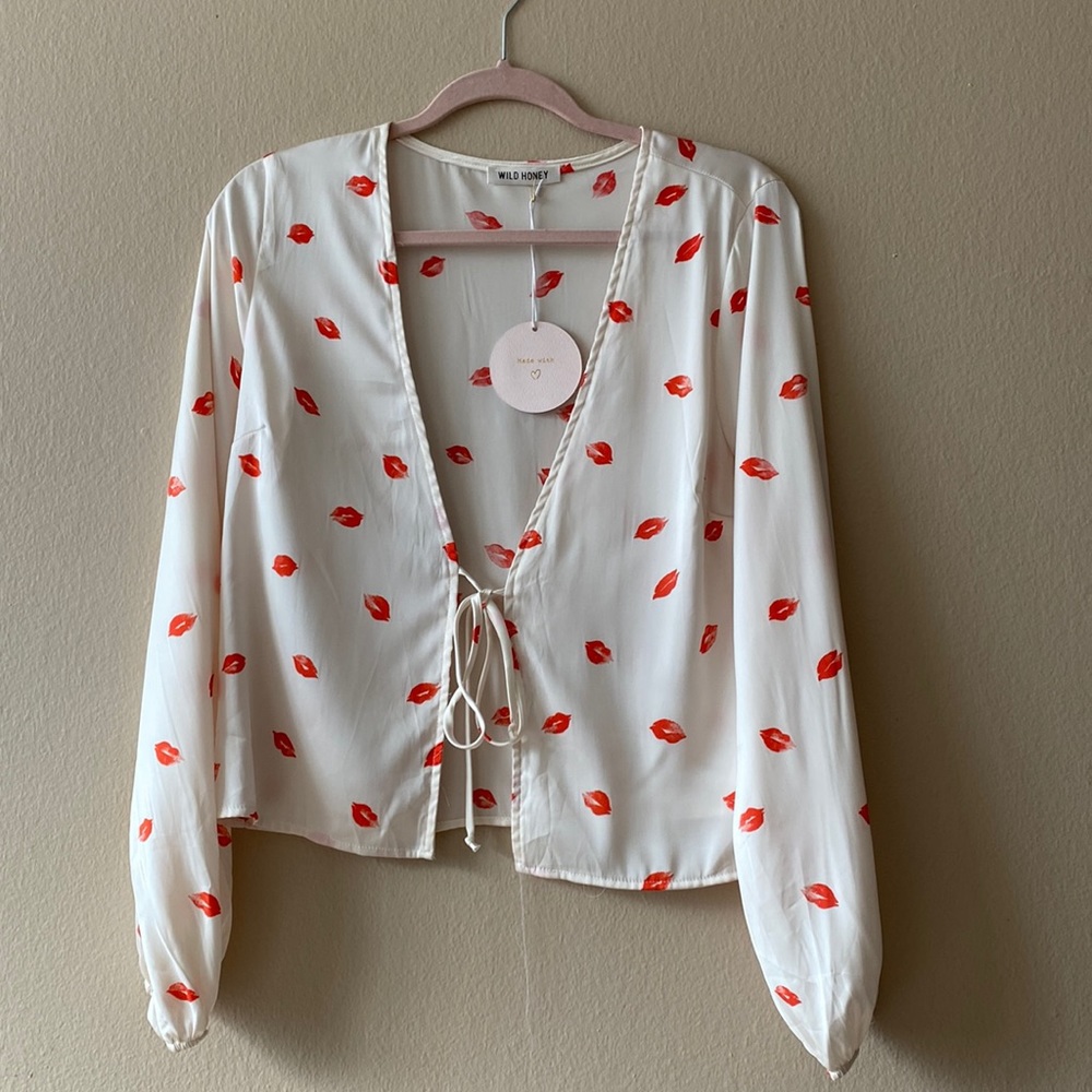 Lobby sleeve front tie blouse